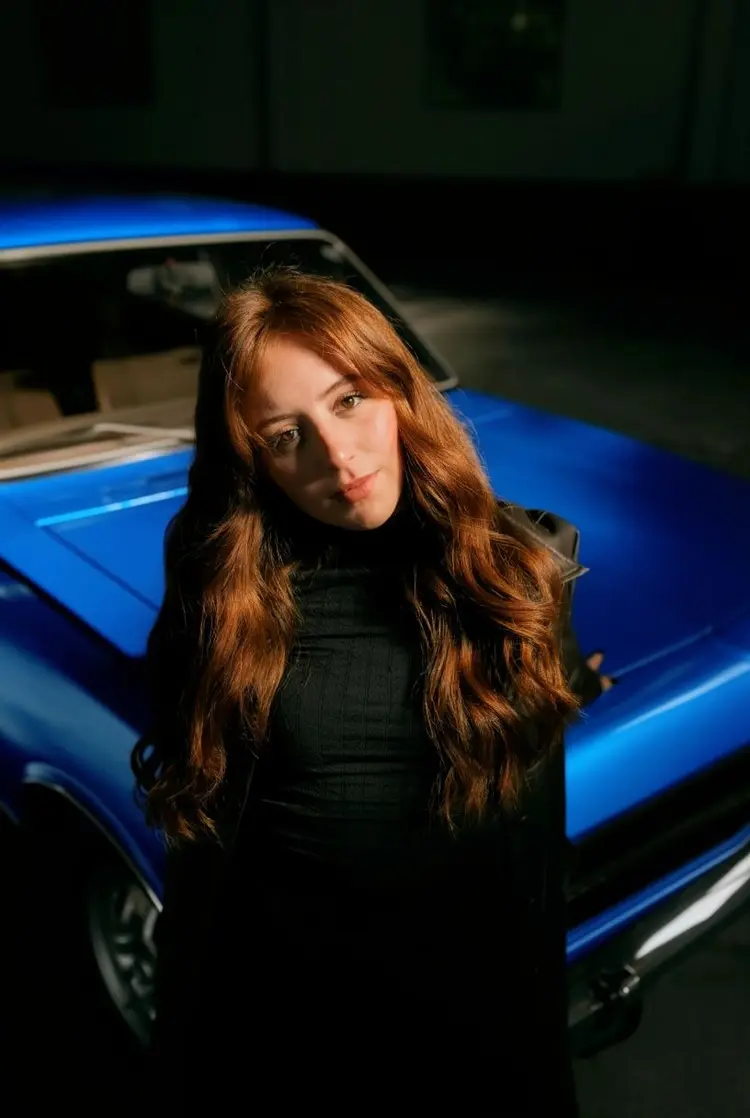 Replace the color of the car to blue